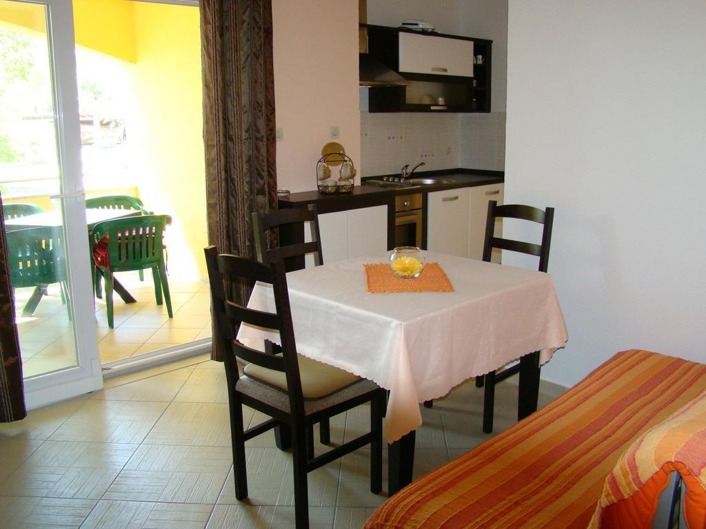 Apartments Buturic Sali Oda fotoğraf